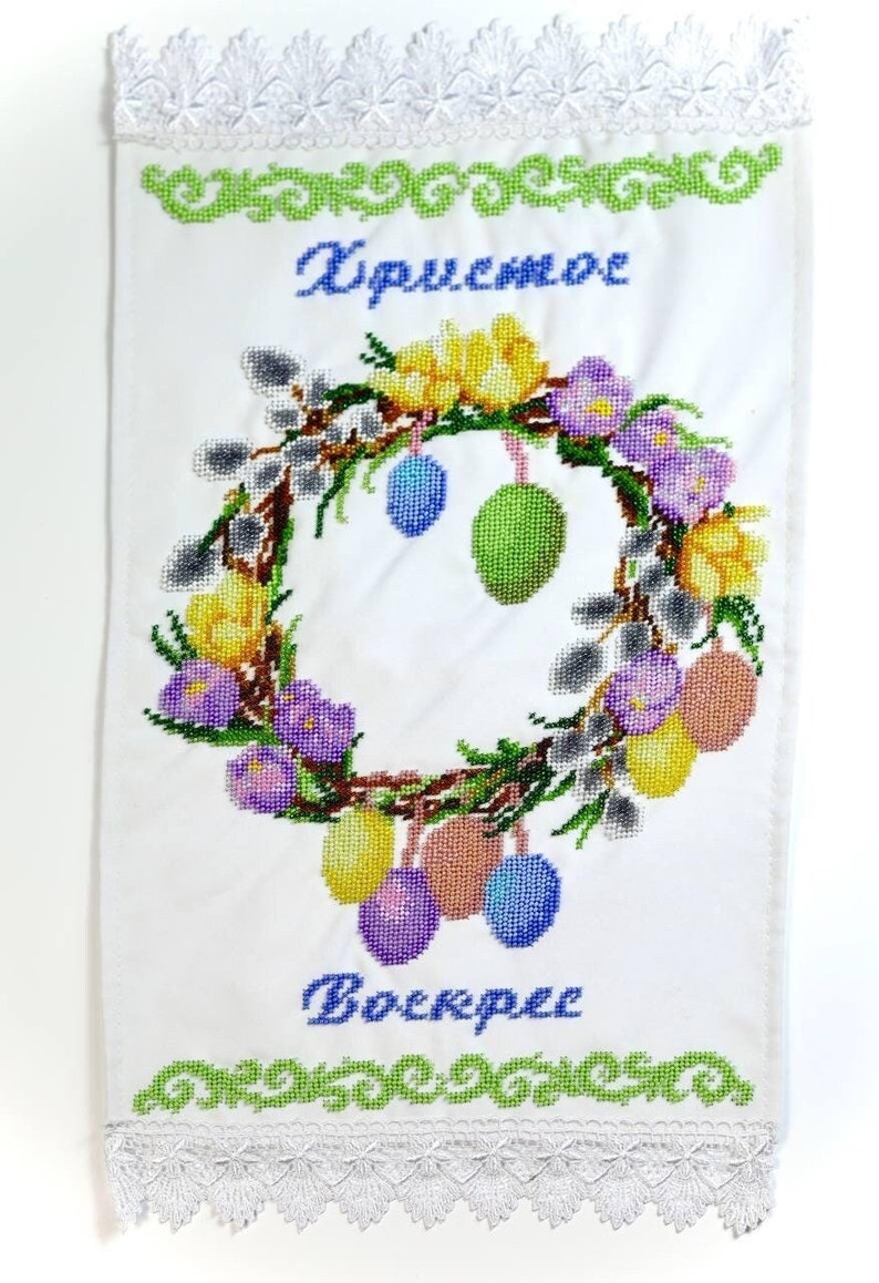 Orthodox Easter basket cover – Handmade beaded embroidery cloth with lace trim, Pysanka egg wreath design, Religious holiday gift bild 2