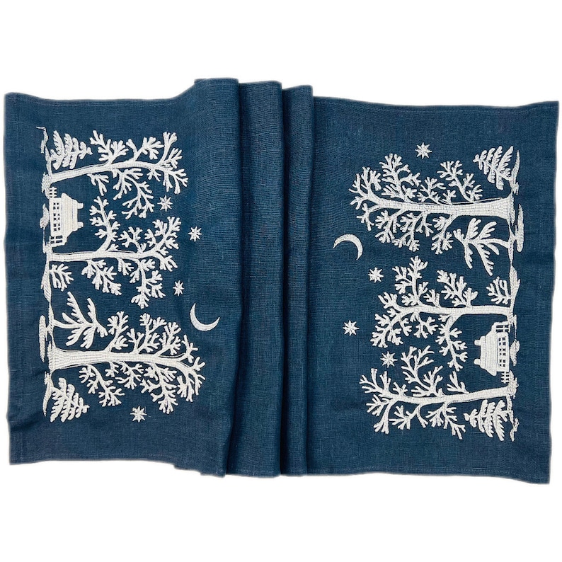 Magenta Linen Table Runner with Winter Cottage Moon Embroidery, Christmas Table Center Topper, Handmade Holiday Dining Decor Gift Accent bild 8