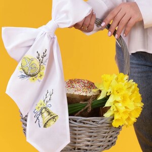 Easter Embroidered Table Topper, Ukrainian Style Linen Napkin, Blue Floral Easter Decor, Spring Table Centerpiece Cloth bild 8