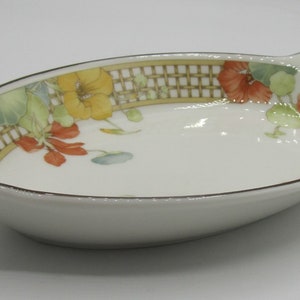 Wedgwood latwerkbloem 9" serveerschaal met oren