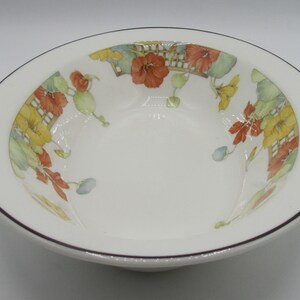 Wedgwood latwerkbloem, 10 3/4" open groenteschotel
