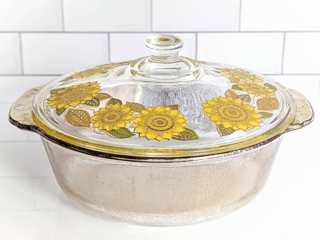 1960s Oven-proof 2 Quart Casserole Dish Signed Georges Briard. Vintage