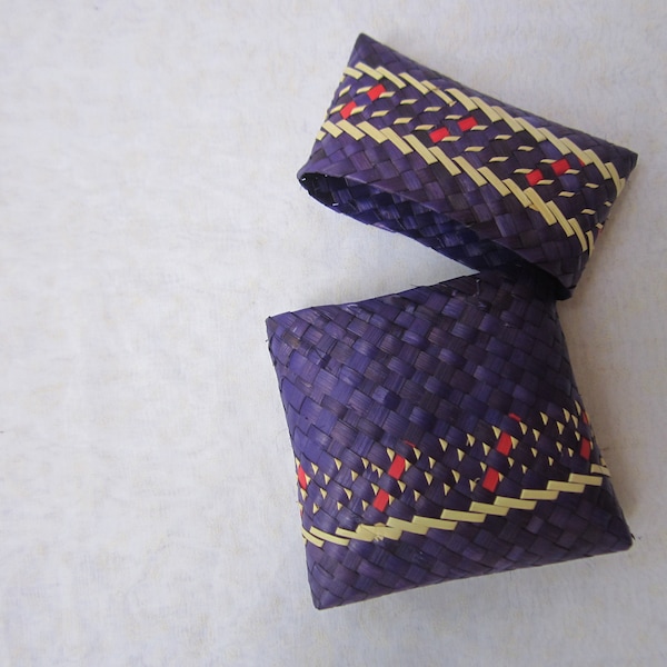 100% hand-woven Sri Lankan (Ceylon) traditional wallet (habili), purse, and jewelry box eco-friendly. Women's wallet.