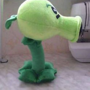 Grande peluche a forma di sparasemi del gioco Plants vs. Zombies. 30 cm
