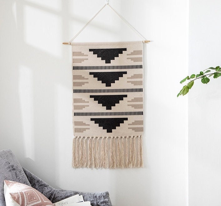 Tapisserie Murale Suspendue Style Boho Noir et Blanc. Déco Bohémienne Moderne Graphique Abstrait Nor