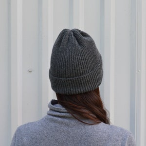 Fisherman beanie from cashmere, Knit unisex beanie cap luxury gift for husband, Grey cashmere slouchy beanie hat Dark grey