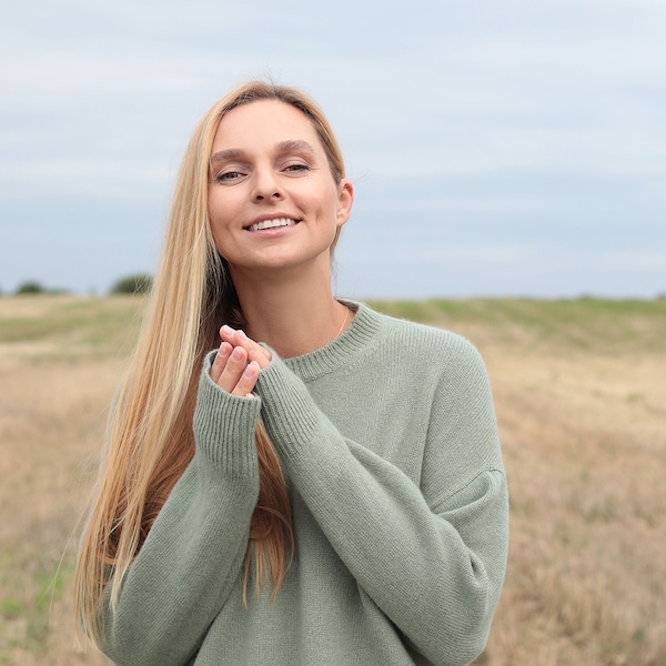 Hand knit sweater luxurious pure cashmere, Winter sweater in green, Warm and cozy kaschmir pullover, Pure cashmere wool womens sweater