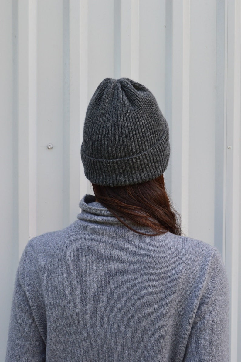 Fisherman beanie from cashmere, Knit unisex beanie cap luxury gift for husband, Grey cashmere slouchy beanie hat Dark grey