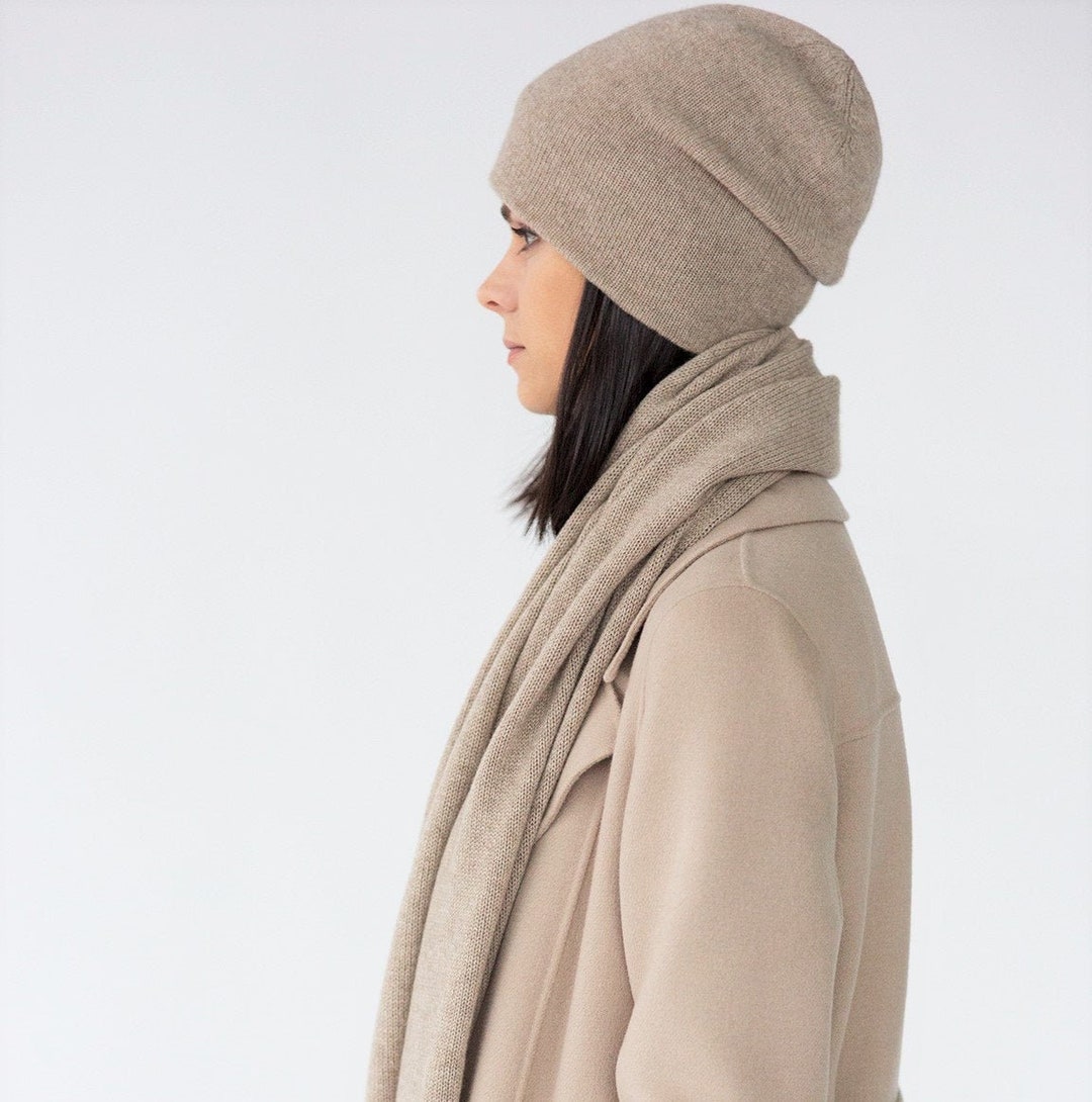 【送料&関税込】Moorer Beige Cashmere Maria Beanie Hat 100% Cashmere Unisex Beanie Hat, Beige at Amazon Men's