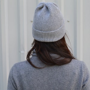 Fisherman beanie from cashmere, Knit unisex beanie cap luxury gift for husband, Grey cashmere slouchy beanie hat image 7