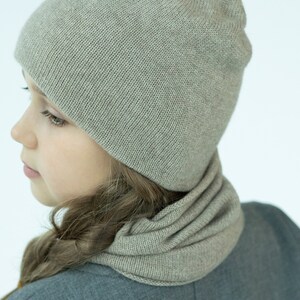 Cashmere hat and scarf set in beige Double cashmere knit beanie with infinity scarf for baby image 5