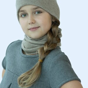 Cashmere hat and scarf set in beige Double cashmere knit beanie with infinity scarf for baby image 1