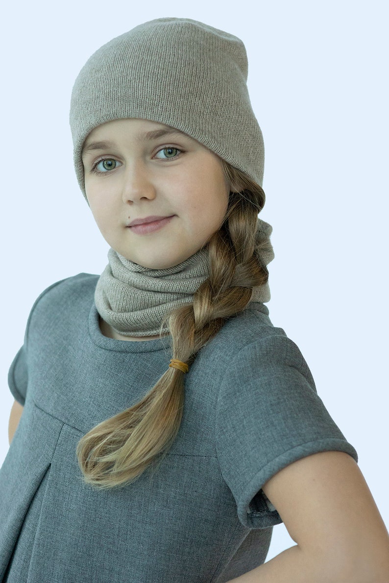 Cashmere hat and scarf set in beige Double cashmere knit beanie with infinity scarf for baby image 1