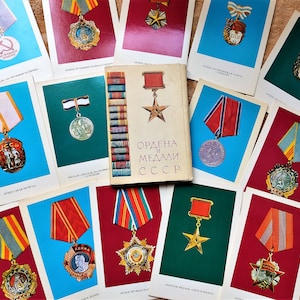 Set 22 Vintage Postkarten UdSSR Orden und Medaillen der UdSSR Militär Medaille der Sowjetunion. Wappen Flaggen Zustandsembleme Flagge Republiken