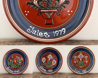 Pratos de parede de edição limitada, pintados à mão, Njttsjö, Suécia. Anos 1979, 1980, 1981, 1982.