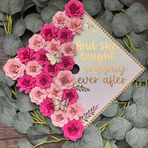 Graduation Cap, Class of 2025, Custom Grad Cap, Flower Grad Cap, Graduation Grad Topper, Personalized Graduation Cap