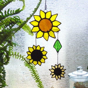 Cascading Stained Glass Sunflowers, Boho Window Decoration, Bright Yellow and Gold. Gift for Mother's Day, House warming, Birthdays immagine 1