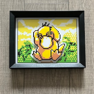 Può includere: Una stampa di pixel art incorniciata di un personaggio dei cartoni animati giallo e marrone con una cornice nera. Il personaggio è su uno sfondo giallo e verde.