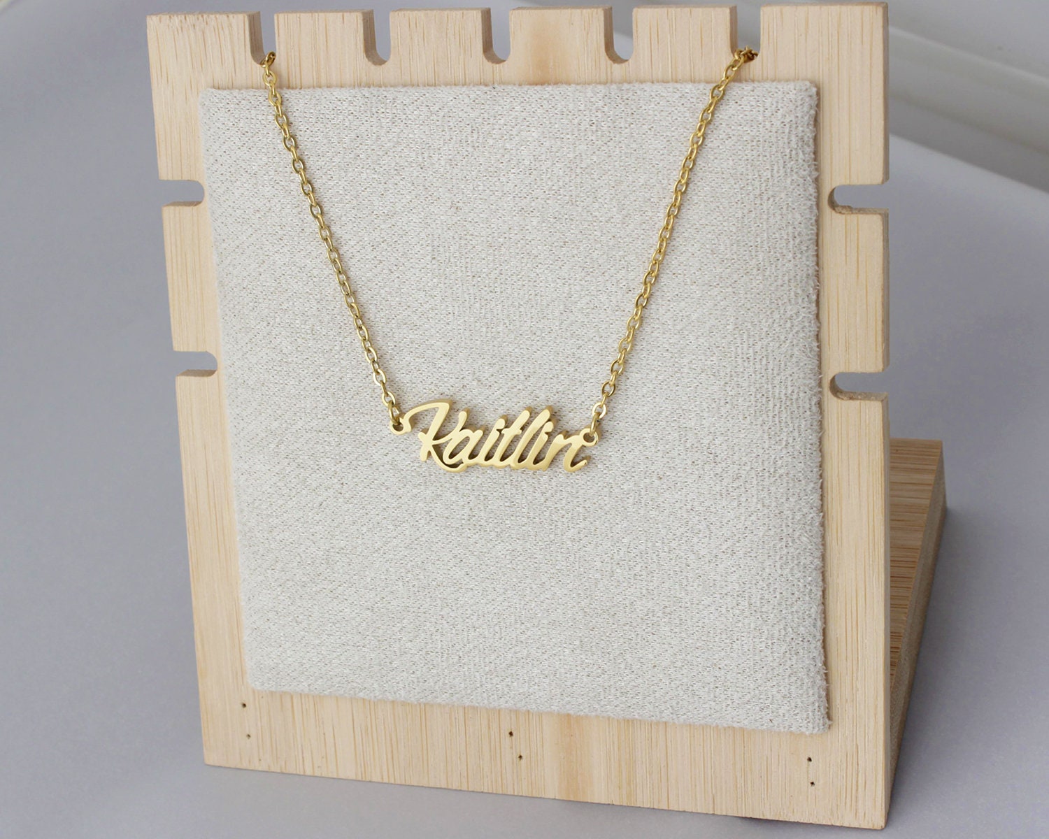 IEFLIFE - Collar personalizado con nombre personalizado, chapado en oro de  14 quilates, collar con monograma chapado en oro blanco, joyería  personalizada, collar con placa de nombre, regalos para mujeres y niñas