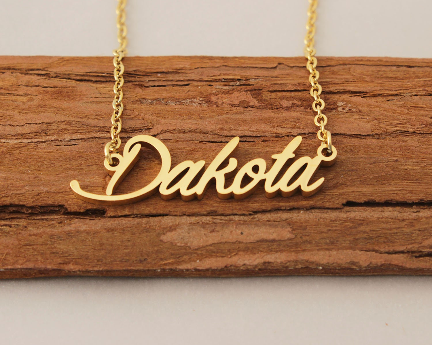 Dakota name necklace deals
