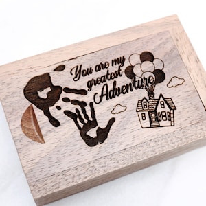 Jesteś moją największą przygodą Pudełko na oświadczyny, Up Carl i Ellie Pudełko na obrączki ślubne, Nasze pudełko na biżuterię Adventure Box, Grawerowany drewniany uchwyt na pudełko na pierścionki
