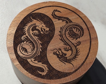 Caixa de anel de madeira gravada com dragão, caixa de joias de dragão, caixa de aliança de casamento Yin e Yang Drago Good and Bad, caixa de proposta de dragão, caixa de homem e mulher dragão
