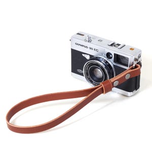 Cinturino da polso per fotocamera in pelle, sottile personalizzabile nero marrone, regalo per fotografi, impugnatura sottile e comoda per fotocamere mirrorless compatte