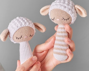 Schapenrammelaar patroon baby rammelaar haakpatroon rammelaar amigurumi kinderkamer pluche