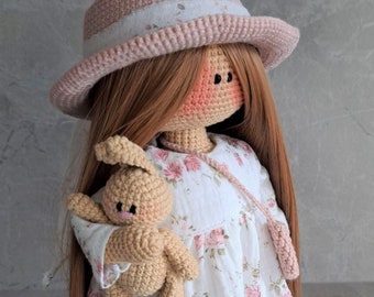 Muñeca con cabello largo y rubio en vestido de verano a la venta muñeca de ganchillo de 12" con ropa cosida