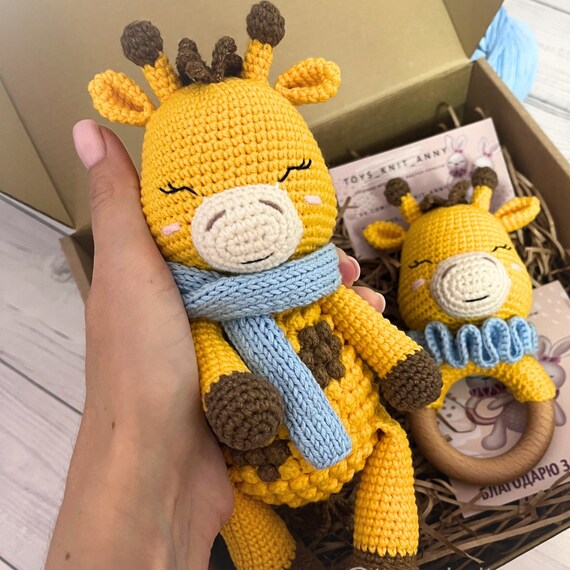 キリンの触覚かぎ針編みパターンのぬいぐるみと歯固め 2 in 1 編み