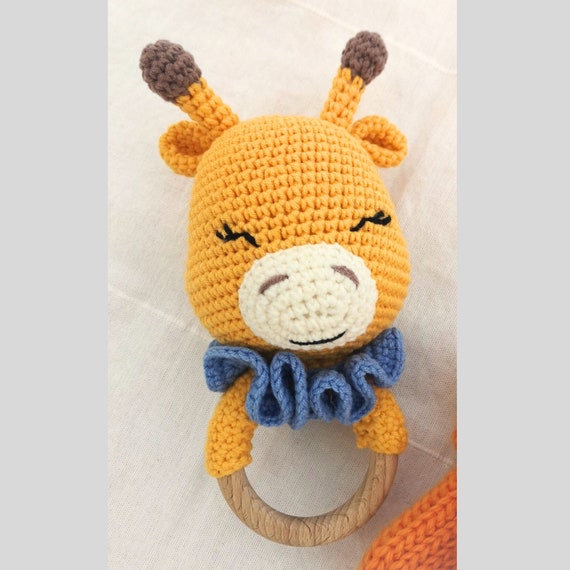 キリンの触覚かぎ針編みパターンのぬいぐるみと歯固め 2 in 1 編み