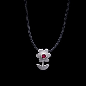 Sterling silver Daisy pendant  necklace , Floral jewelry