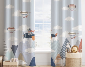 Oso piloto, cortinas de guardería