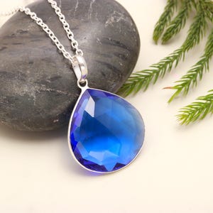 Colgante de corazón de topacio azul brasileño hecho a mano: joyería de plata de ley 925