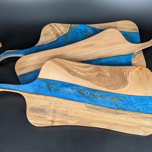 Chopping Board Oak & Epoxy Resin Hand Made Charcuterie Cheese Platter Wood Gift Chopping Board Oak & Epoxy Resin Hand Made Charcuterie Cheese Platter Wood Gift