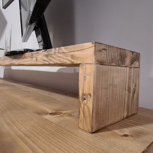 Rowlands Rustic Hand Built Monitor Shelf Stand bild 4