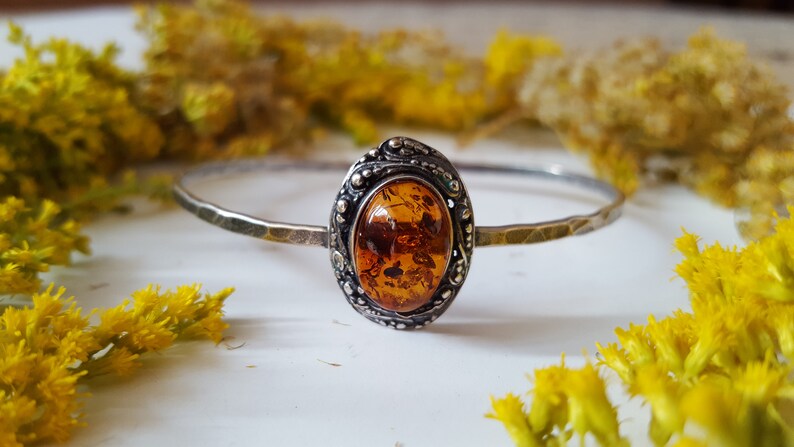 Cognac Amber Streching Metal Bracelet Natural Baltic Amber Fossil Jewelry Sun Oval Metalic Amber Jewelry Adjustable Amber Bracelet