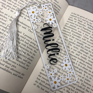 Personalised Daisy Bookmark // Custom bookmark, Gift for book lovers, Daisy pattern, Aesthetic bookmark, Teacher gift, Personalised gift