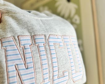 Moletom bordado com listras de tecido para hospital da UTI Neonatal, enfermeira de UTI Neonatal, presente de enfermeira, presente de formatura, bebê de UTI Neonatal, unidade de terapia intensiva neonatal