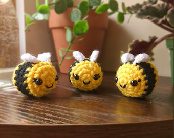 Mini Bee Keychain | Crocheted plush | Small stuffed bee |