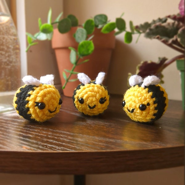 Mini Bee Keychain | Crocheted plush | Small stuffed bee |