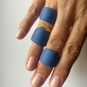 Bague en porcelaine bleu mat