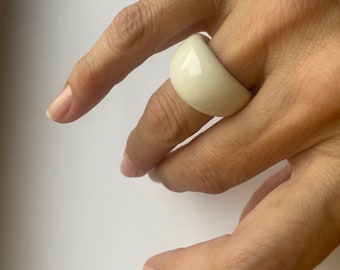17mm (7US); 18.6mm (8.5US)White porcelain ring