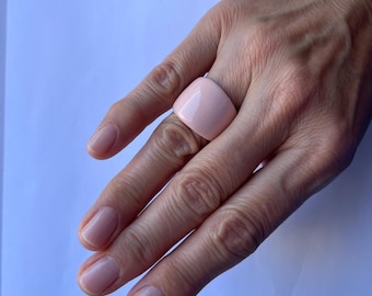 Anello in porcellana rosa da 17,5 mm (7,5 US).