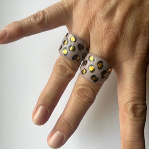 18mm(8US), 18.5mm(8.5US) Leopard print porcelain ring with gold