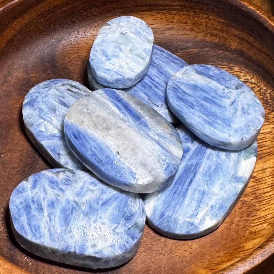 Channeling Machine Stone Blue Kyanite Palm Stone, Channeling Stone for All-over Balance and ...