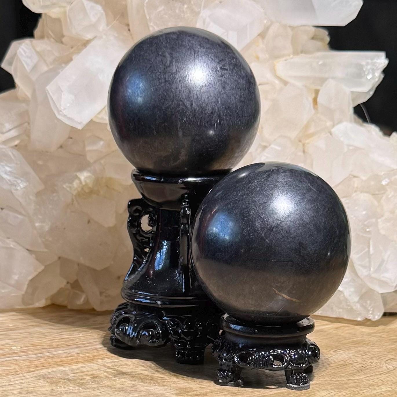 シュンガイト球体と黄鉄鉱脈：電磁波保護、オーラ浄化（55 mm） - Etsy
