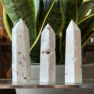 White Agate Points for cleansing, balance, stability and grounding
