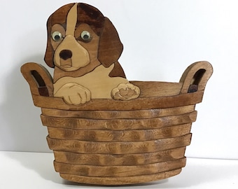 Vintage Googly Eye Puppy in a Basket Wood Wall Decor- Folk Art Cocker Spaniel Hound Dog Intarsia Wood Plaque, Cute Dog Portrait Wall Hanging