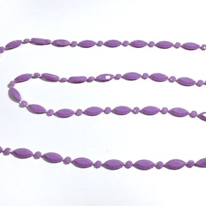 Lilac Bead Necklace 17 Lavender Single Strand Acrylic Bead Necklace Oval & Floral Alternating Patterns, Mod 1960s Costume Jewelry image 5